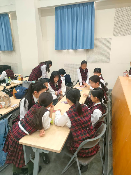 楽屋での団員の様子